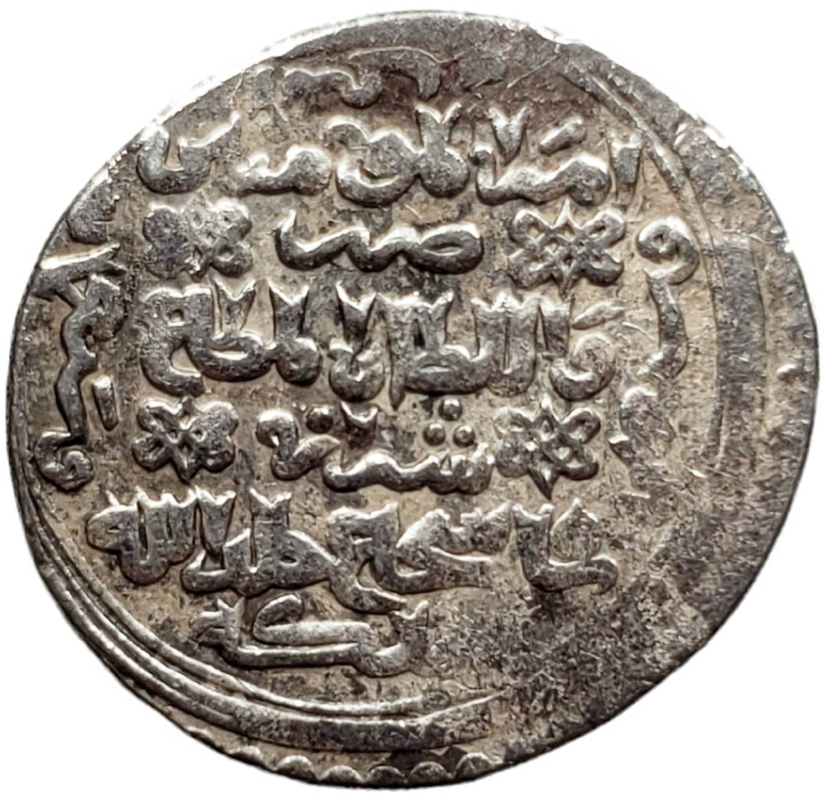 Muz-016 Muzaffarid Dynasty, Shah Shujaʿ (AH 759-786 / AD 1358-1384). Silver 2 dinars, type G (2.80 gm, 23.00 mm), Shiraz, AH 772 = AD 1370/1. Album 2282.7. — Reverse
