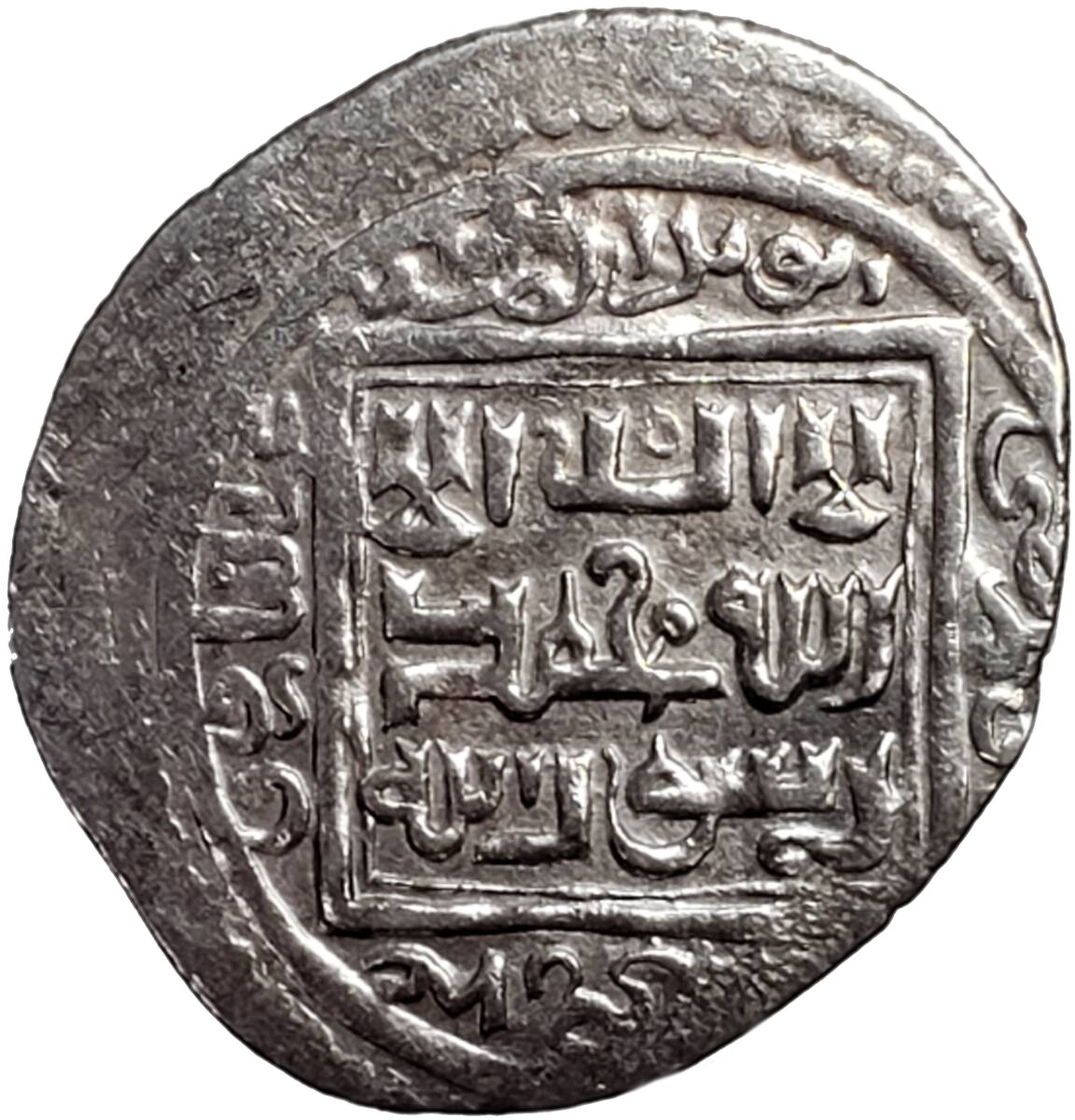 Muz-020 Muzaffarid Dynasty, Shah Shujaʿ (AH 759-786 / AD 1358-1384). Silver 2 dinars, type G (2.81 gm, 26.25 mm), Shiraz, AH 771 = AD 1369/70. Album 2282.7. — Obverse