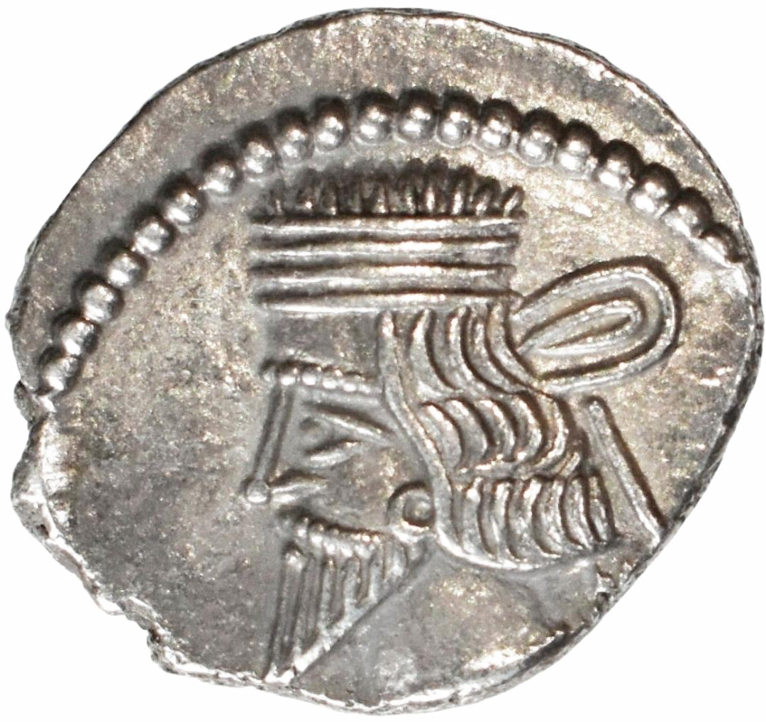 Par-002 パルティア帝国 パコルス2世(78~120年頃) ドラクマ銀貨 3.40 g 20.45 mm 造幣地:エクバタナ Sellwood 78.2 (ヴォロガセス3世) — 表面